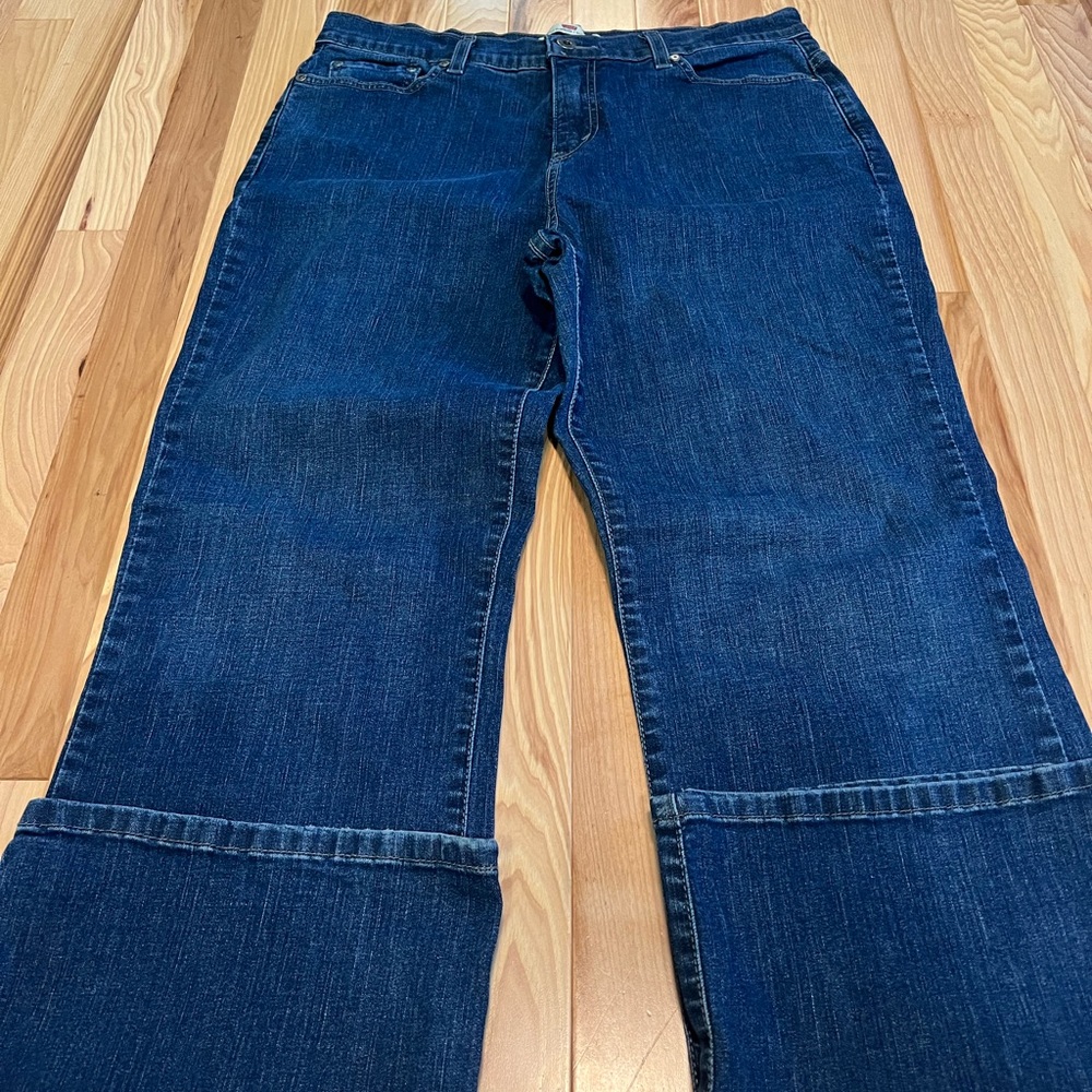 NWOT Levi’s 512 Perfectly Slimming Bootcut Jeans Size 16